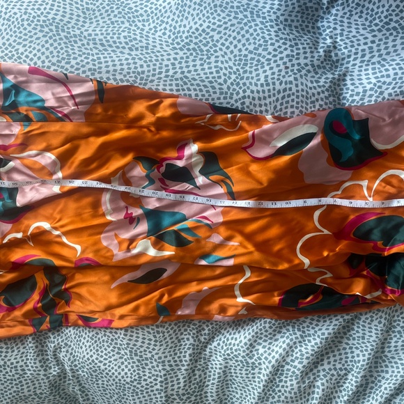 Reformation Sabine Silk Skirt Midi Wrap Style Excellent Condition Small - Picture 4 of 8